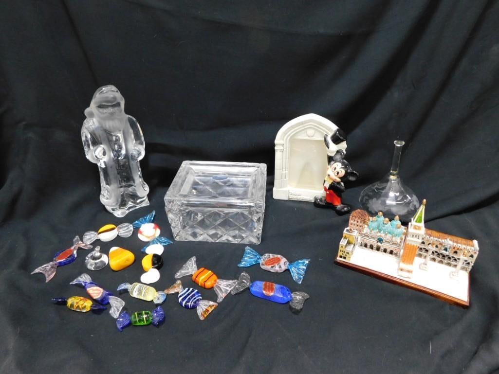 Art Glass Candy incl Murano Glass, Crystal Santa, Small Replica of Piazza San Marco Signed on the Bo (1 of 9)