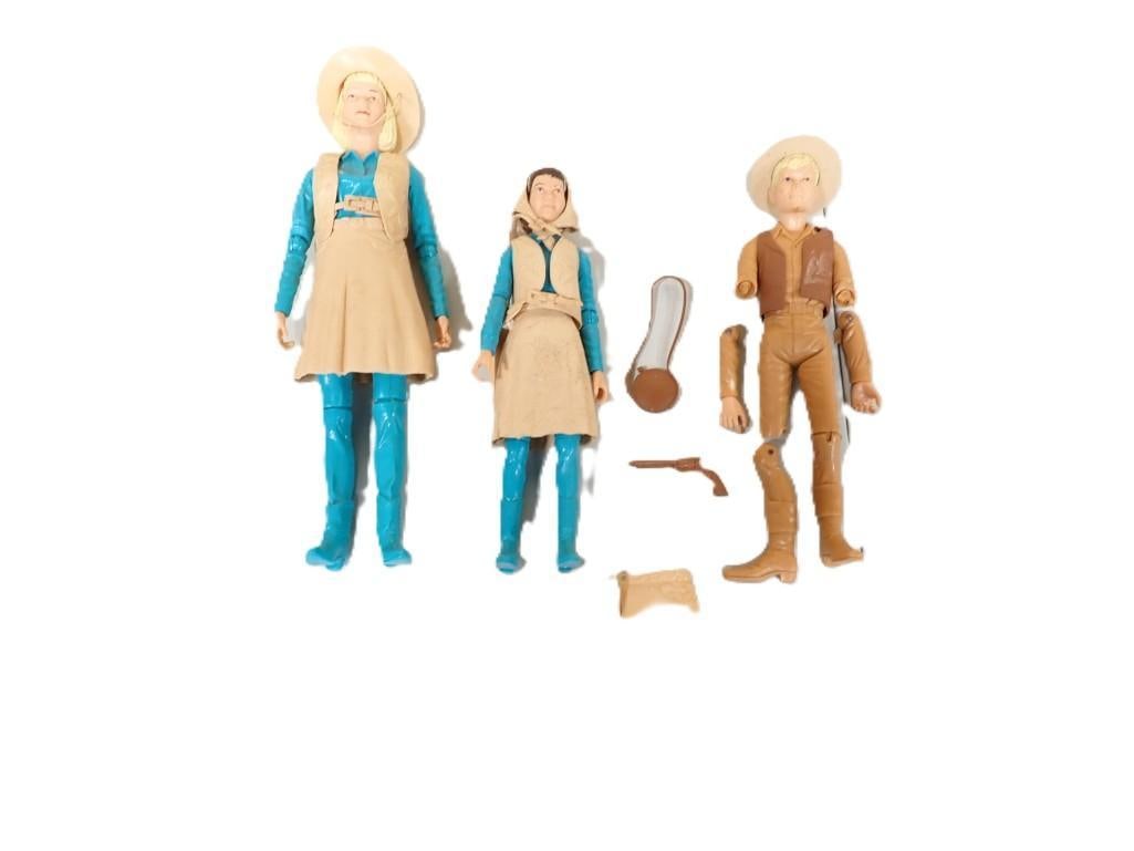 Vintage Louis Marx Action Figures including Jane and Johnny West.  Some pieces are broken - see pict (1 of 6)