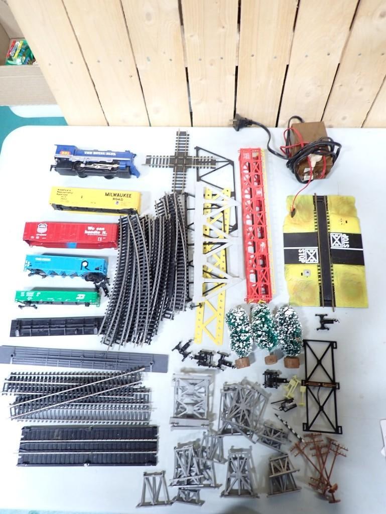 HO Scale Trains, Tack, Accessories, etc. (1 of 8)