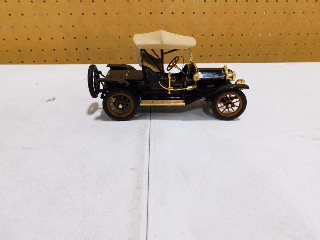 Franklin Mint 1910 Cadillac Roadster 1:24 Scale Model Car: Franklin Mint 1910 Cadillac Model 30 Roadster 1:24 Scale Model Car