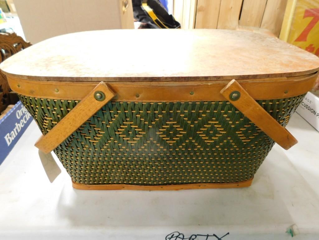 Vintage Picnic Basket (1 of 5)