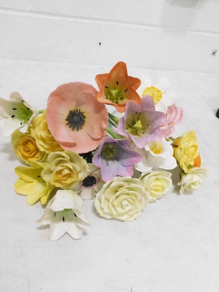 Large Lot of assorted Porcelain Flowers - Very Fragile (1 of 5)