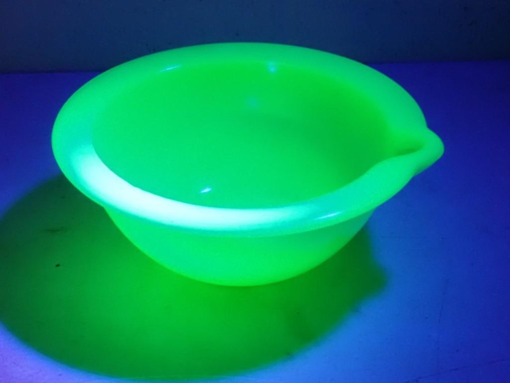 Vintage Jadeite Uranium Glass Wide Rim Mixing Bowl: Vintage Jadeite Uranium Glass Wide Rim Mixing Bowl
