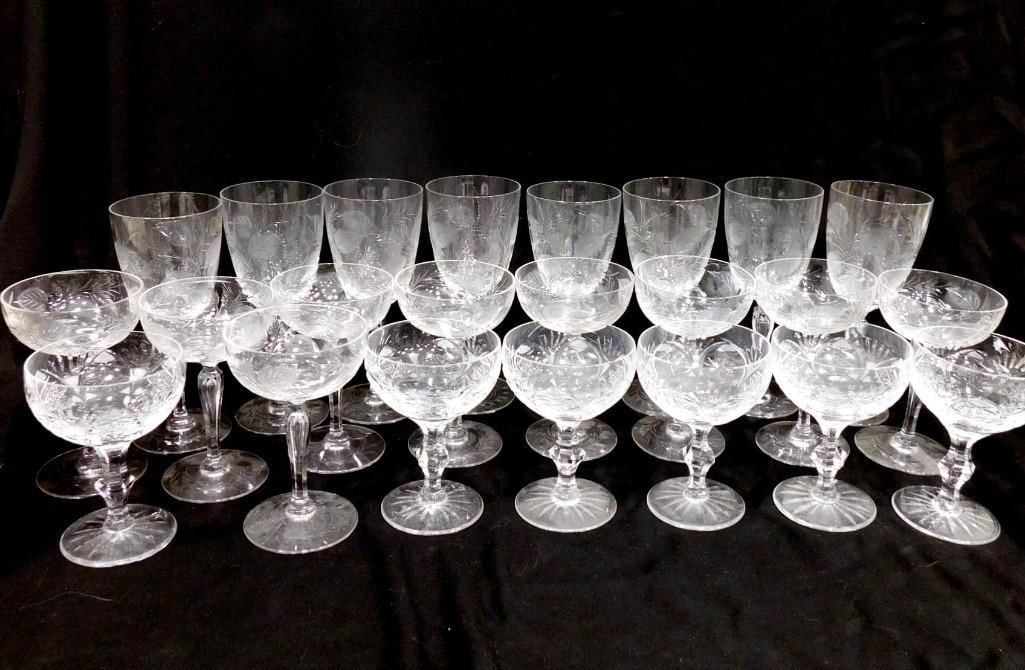 Large Lot of assorted Glass / Crystal Wine Glasses etc.: Large Lot of assorted Glass / Crystal Wine Glasses etc.