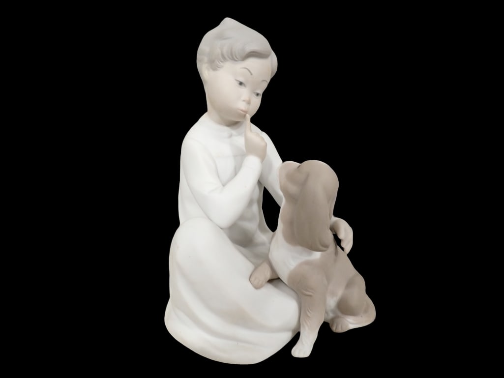 Lladro Boy with Dog 4522 Porcelain Bisque Figurine (1 of 8)