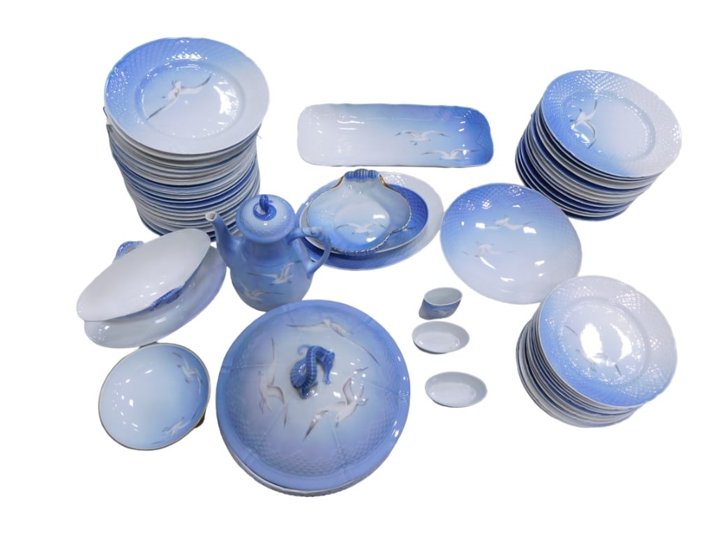 Large Bing & Grondahl Kjobenhavn Denmark China Set with Seagull Pattern: Large Bing & Grondahl Kjobenhavn Denmark China Set with Seagull Pattern