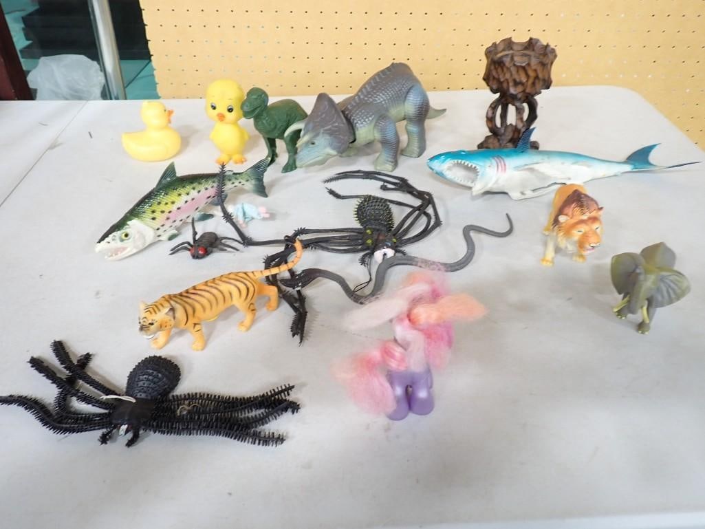Lot of assorted kids toys animals including ducks, dinosaurs, tiger, elephant, spiders, etc.: Lot of assorted kids toys animals including ducks, dinosaurs, tiger, elephant, spiders, etc.