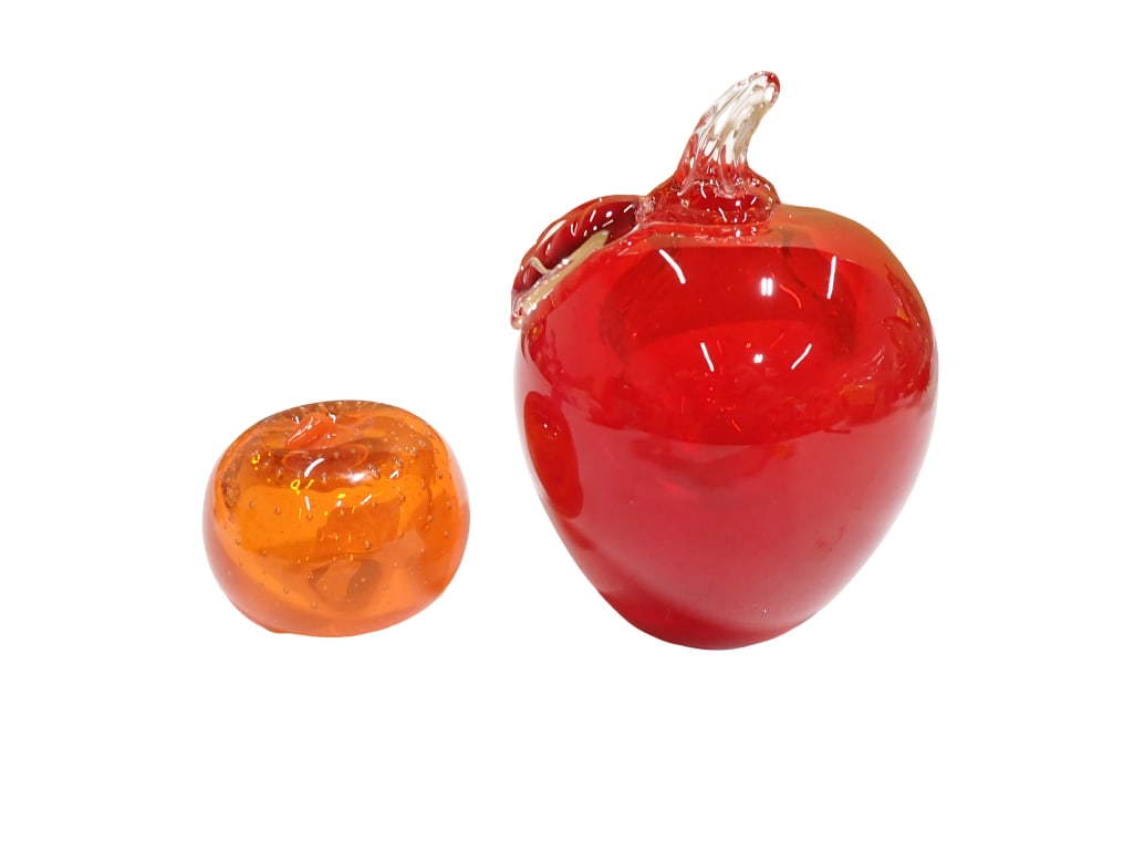 2 Apple Art Glass Paperweights incl 1 Kreiss Glass Apple with Controlled Bubbles (1 of 8)