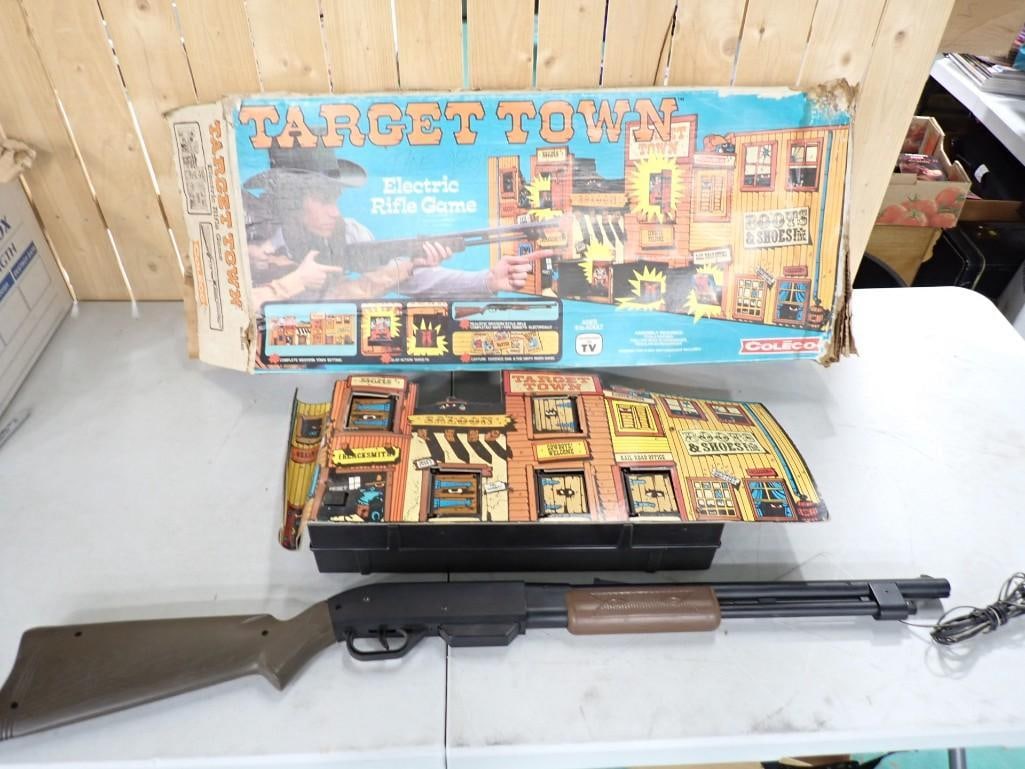 Vtg 1978 Coleco Target Town Electric Rifle Game Complete with Original Box: Vintage 1978 Target Town Electric Rifle Game by Coleco Complete with Original Box . Great shape.