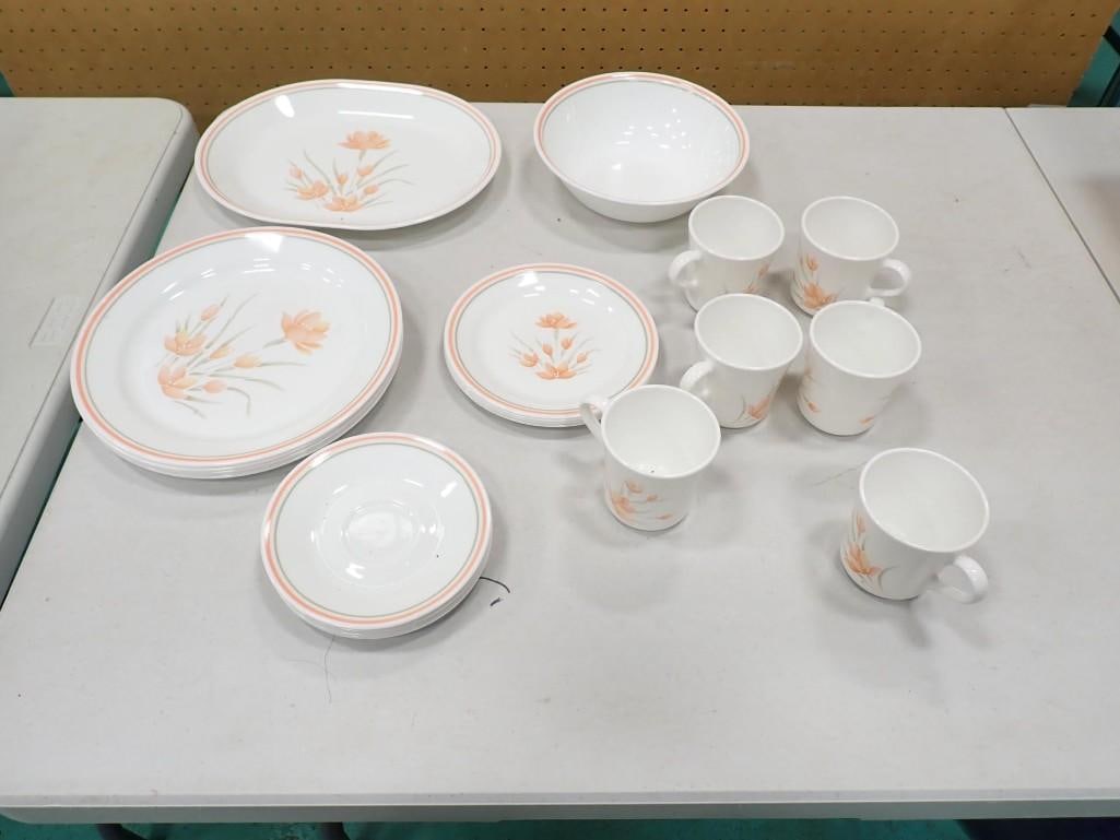 Lot of Corelle DIshes: Lot of Corelle DIshes