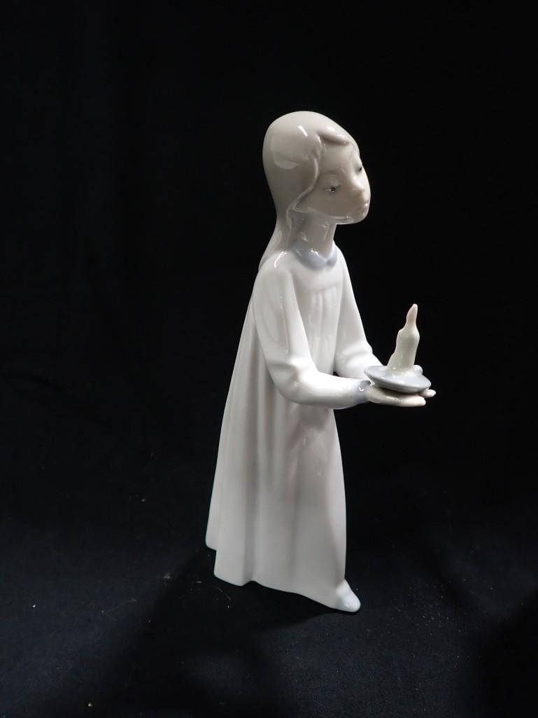 Lladro Girl with Candle Porcelain Figurine 4868: Lladro Girl with Candle Porcelain Figurine 4868