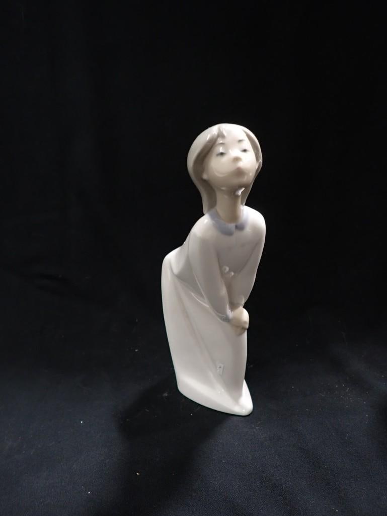 Lladro Girl Blowing a Kiss Porcelain Figurine 4873 Retired: Lladro Girl Blowing a Kiss Porcelain Figurine 4873 Retired