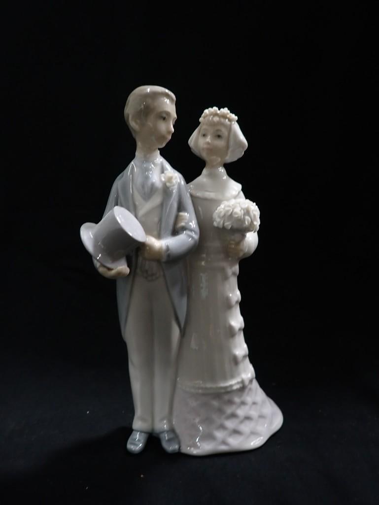 Lladro Bride and Groom Porcelain Figurine #4808: Lladro Bride and Groom Porcelain Figurine #4808 Glossy Finish