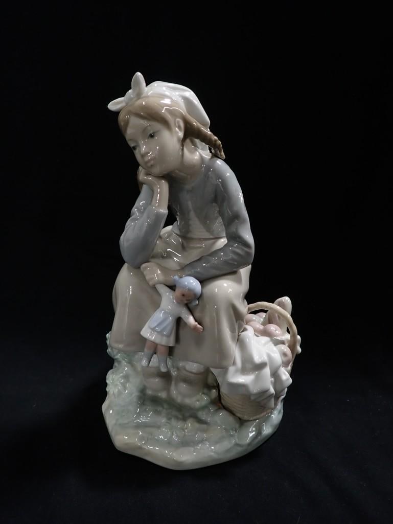 Lladro Girl with Doll Porcelain Figurine 1211 Gloss Finish: Lladro Girl with Doll Porcelain Figurine 1211 Gloss Finish