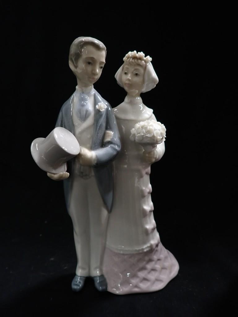 Lladro Wedding Couple Bride and Groom Porcelain Figurine 4808 Gloss Finish (1 of 5)