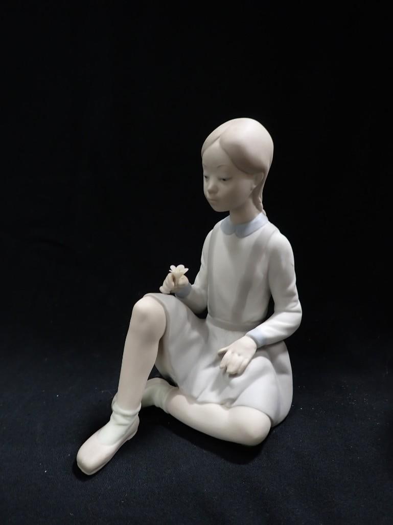 Lladro Girl with Flower Porcelain Figurine 4596 Matte Finish: Lladro Girl with Flower Porcelain Figurine 4596 Matte Finish
