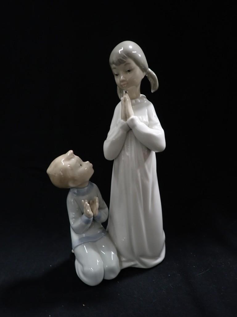 Lladro Teaching to Pray Porcelain Figurine 4779 Gloss Finish: Lladro Teaching to Pray Porcelain Figurine 4779 Gloss Finish