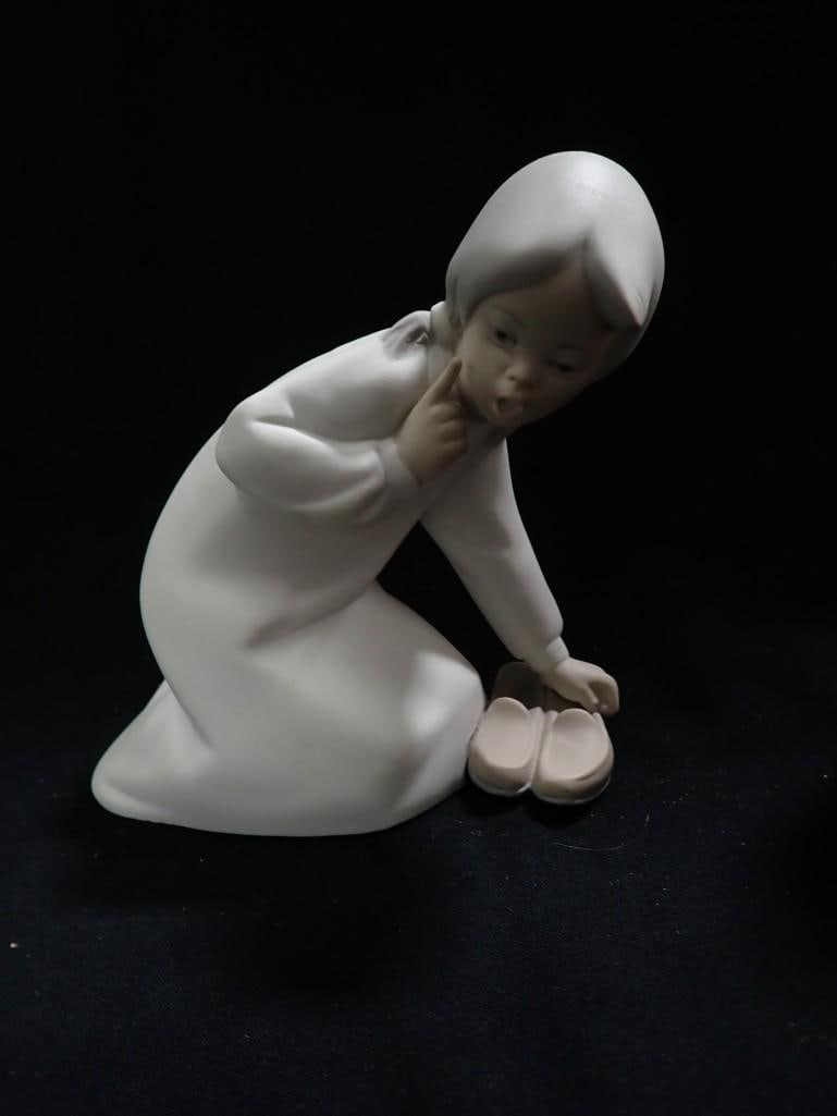 Lladro Girl with Slippers Porcelain Figurine 4523 Matte Finish: Lladro Girl with Slippers Porcelain Figurine 4523 Matte Finish