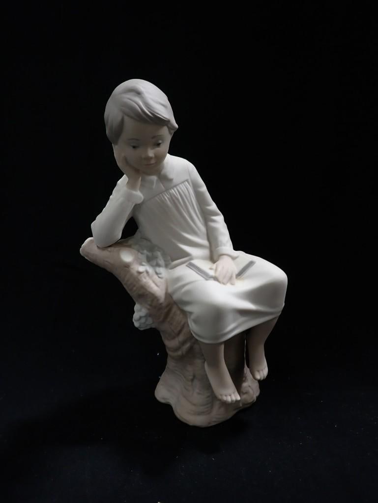 Lladro Boy Thinking Porcelain Figurine 4876 Matte Finish (1 of 6)