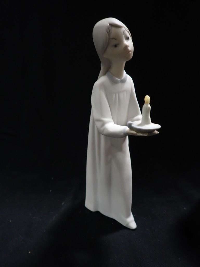 Lladro Girl with Candle Porcelain Figurine 4868 Matte Finish: Lladro Girl with Candle Porcelain Figurine 4868 Matte Finish