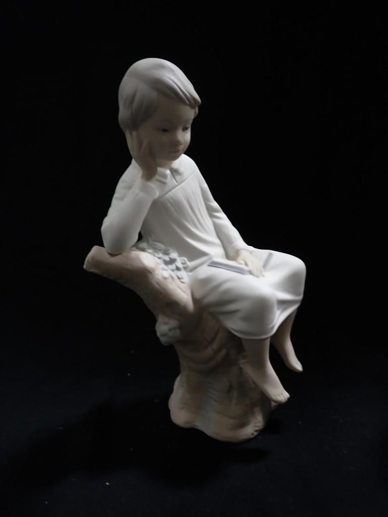 Lladro Boy Thinking Porcelain Figurine 4876 Matte Finish (1 of 5)