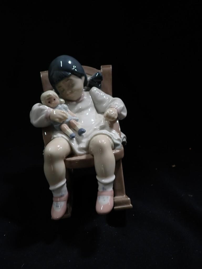 Lladro Naptime Porcelain Figurine 5448 Gloss Finish: Lladro Naptime Porcelain Figurine 5448 Gloss Finish