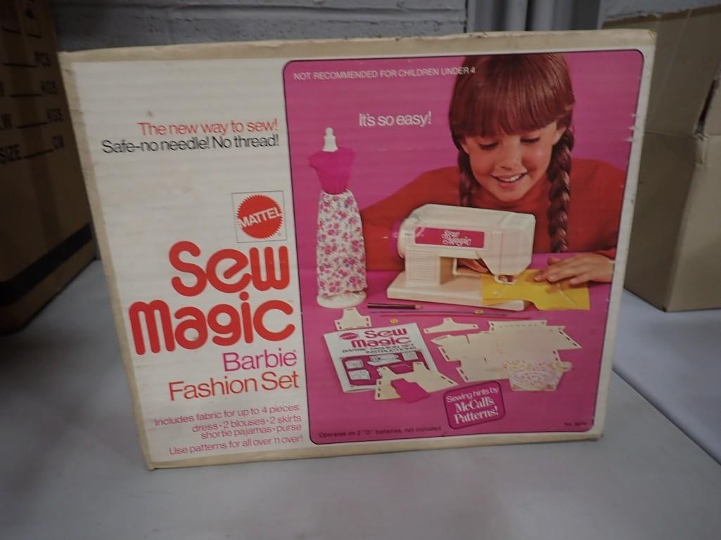 Vintage Sew Magic Barbie Fashion Set with original box Mattel 1973 (1 of 5)