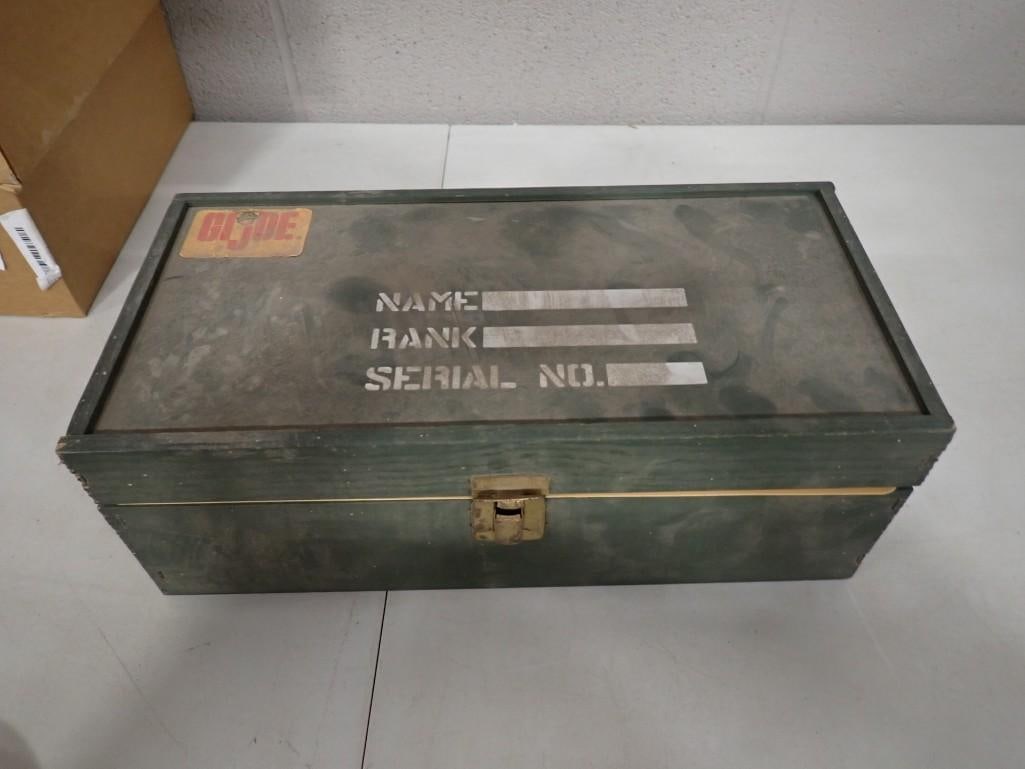 Vintage GI Joe Toy Box set with 12" Action Figure and accessories (1 of 9)