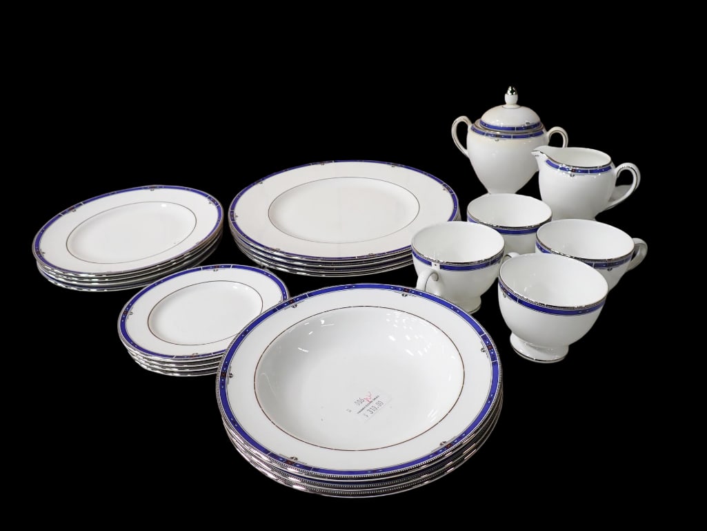 Wedgwood Kingsbridge China Set incl Plates, Cups, Saucers, Dishes, Creamer, Sugar Bowl (1 of 13)