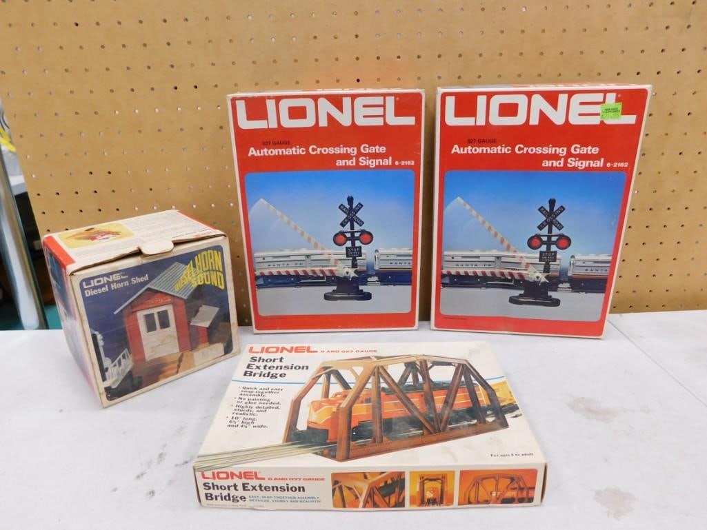 Lionel Train Accessory Lot including Automatic Crossing Gates, Extension Bridge, Diesel Horn Shed (1 of 9)
