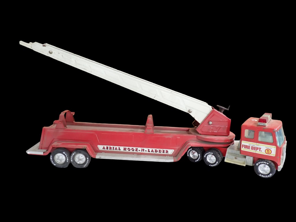 Vintage Nylint Aerial Hook N Ladder Firetruck Pressed Steel Toy Truck (1 of 10)