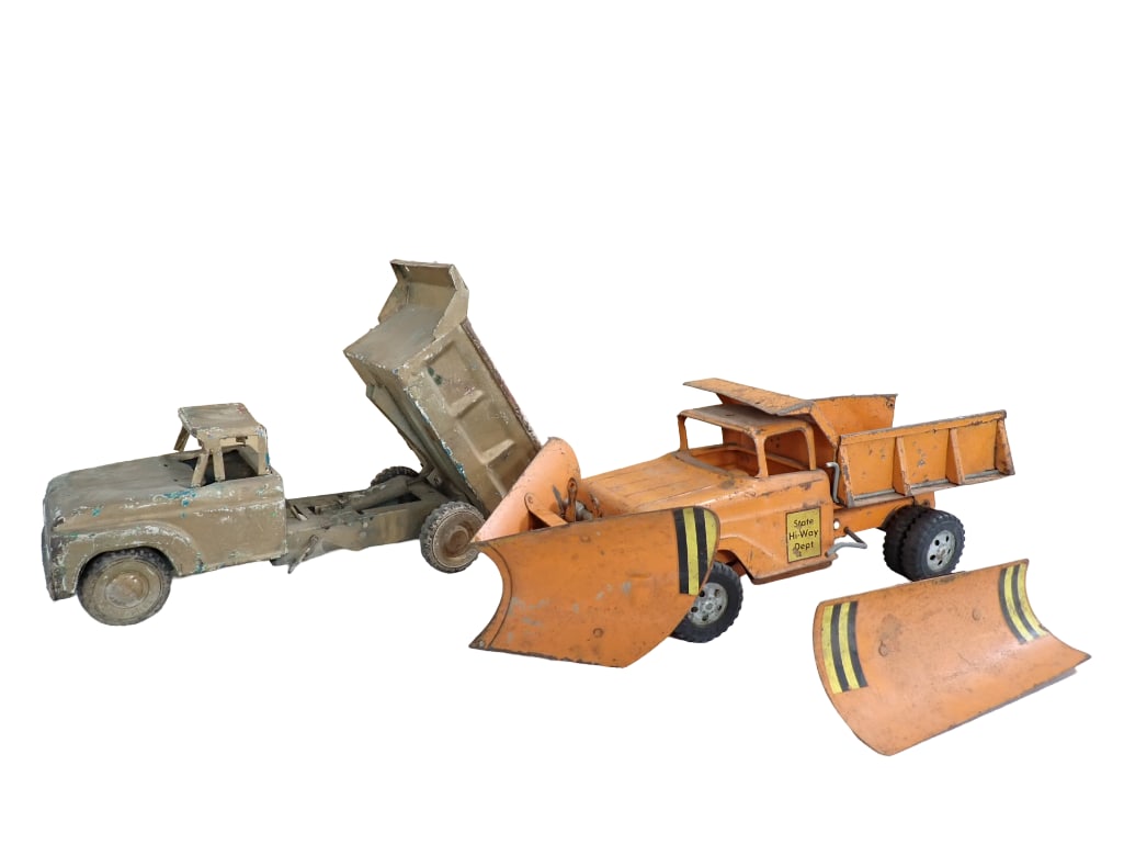 2 Vintage Pressed Steel Dump Trucks incl 1950s Tonka State Hi-Way Dept Toy Truck (1 of 10)