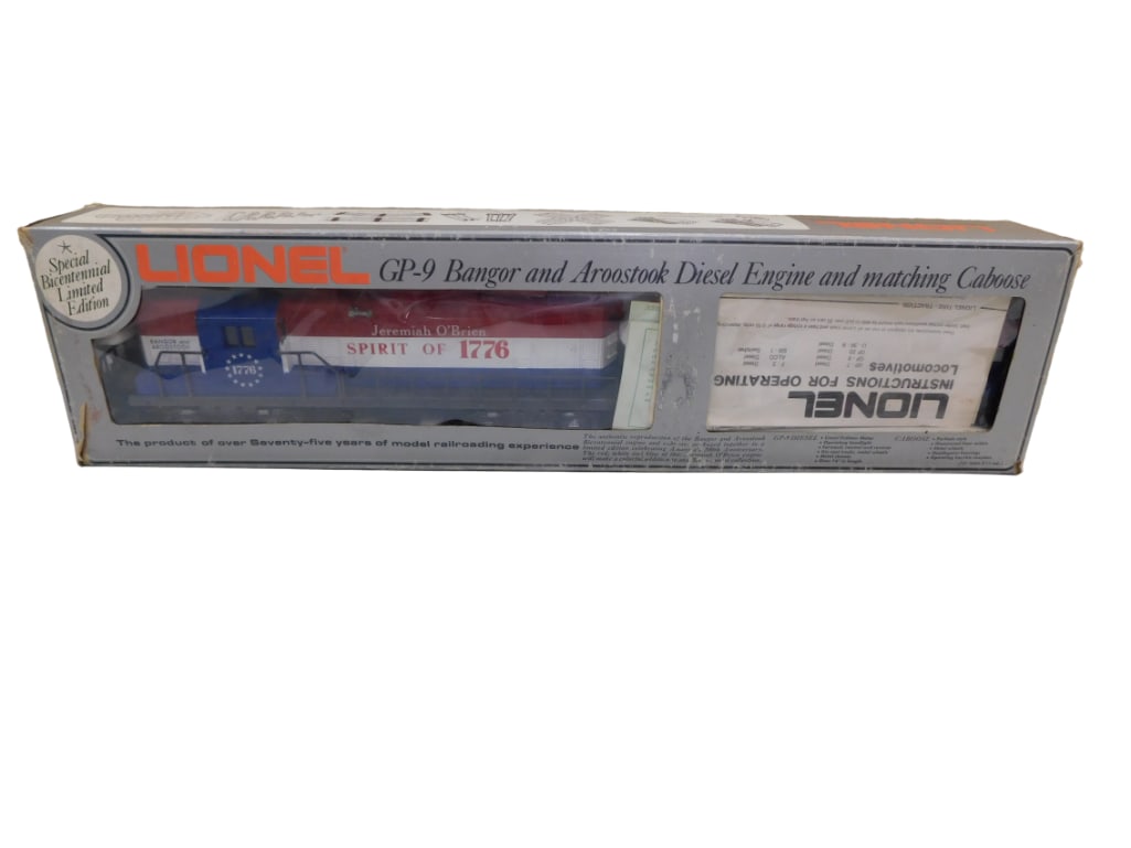 Lionel Jeremiah O'Brein Spirit of 1776 Bicentennial Train with Caboose with box (1 of 8)