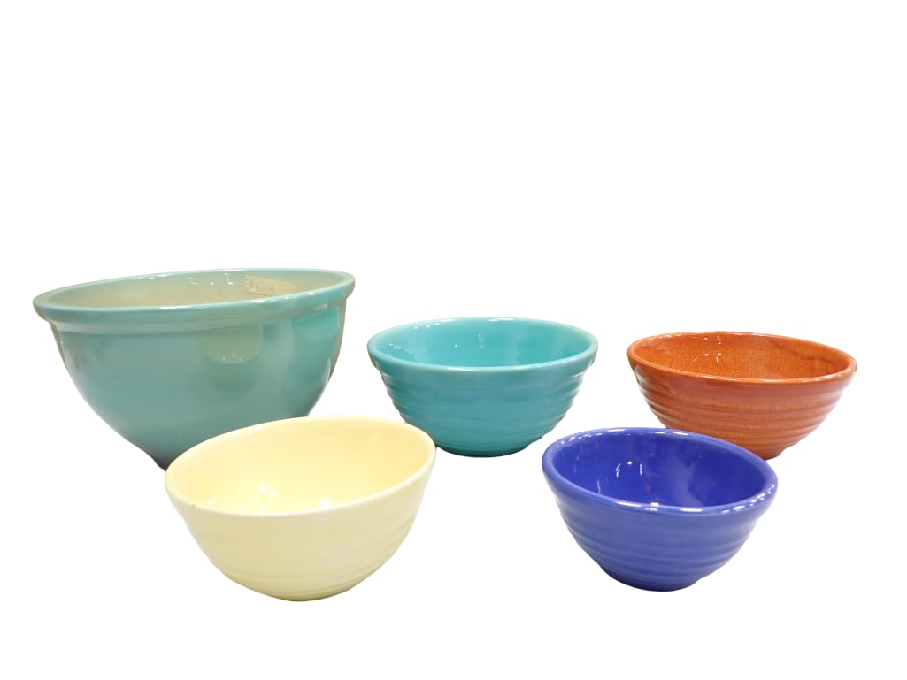 Lot of 5 Colorful Pottery Bowls - They look similar to Bauer or Fiestaware Some have rings: Lot of 5 Colorful Pottery Bowls - They look similar to Bauer or Fiestaware Some have rings