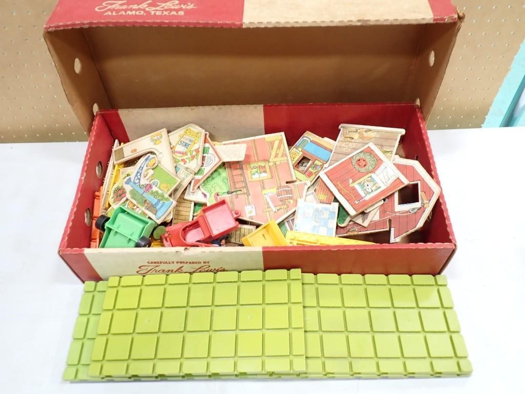 Vintage 1976 Richard Scarry's Puzzle Town Playskool Play Set (1 of 9)