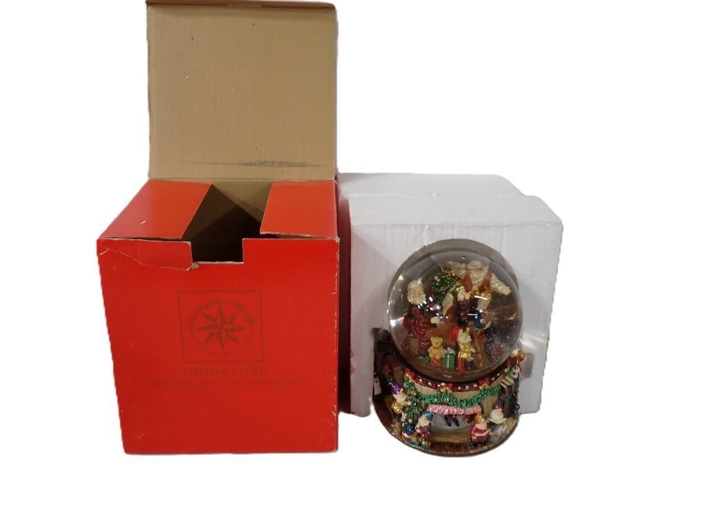 Christopher Radko Santa and Mrs. Claus Snowglobe Music Box with original box (1 of 6)