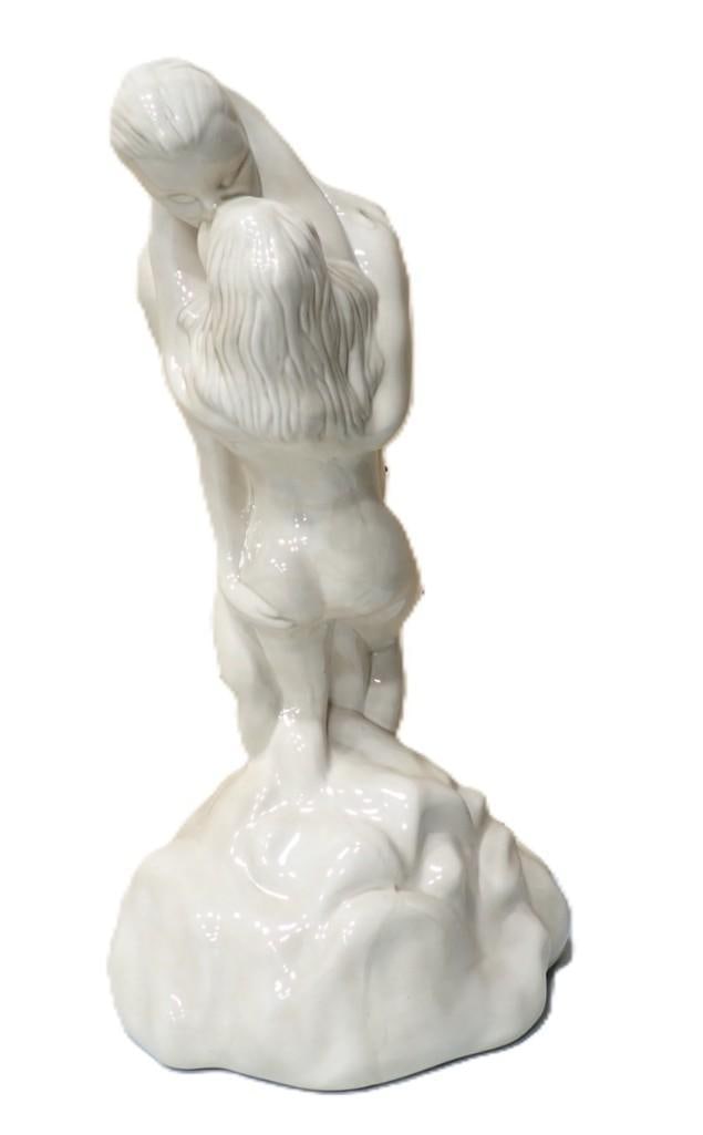 Statue of a nude couple embracing: Statue of a nude couple embracing
