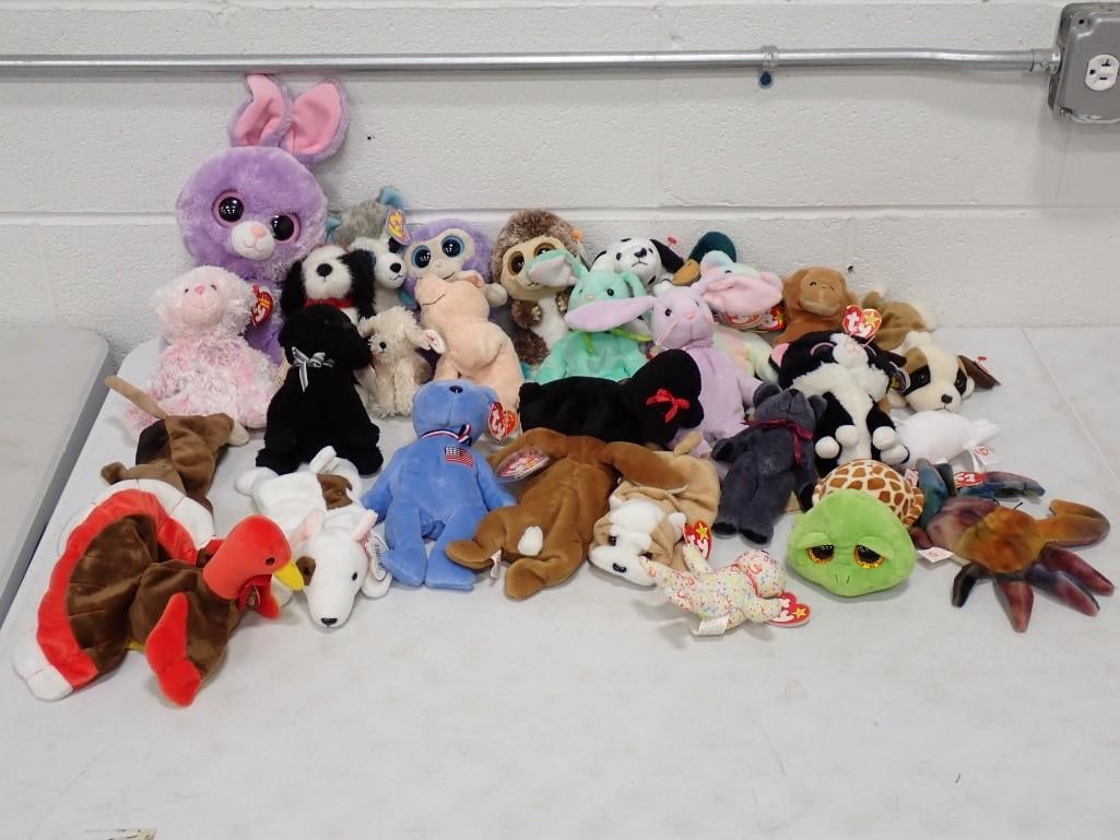 Lot of Beanie Babies, Plush, Etc incl Wrinkles The Bulldog, Claude the Crab, Gobbles the Turkey, etc: Lot of Beanie Babies, Plush, Etc incl Wrinkles The Bulldog, Claude the Crab, Gobbles the Turkey, etc . Includes many with tags.