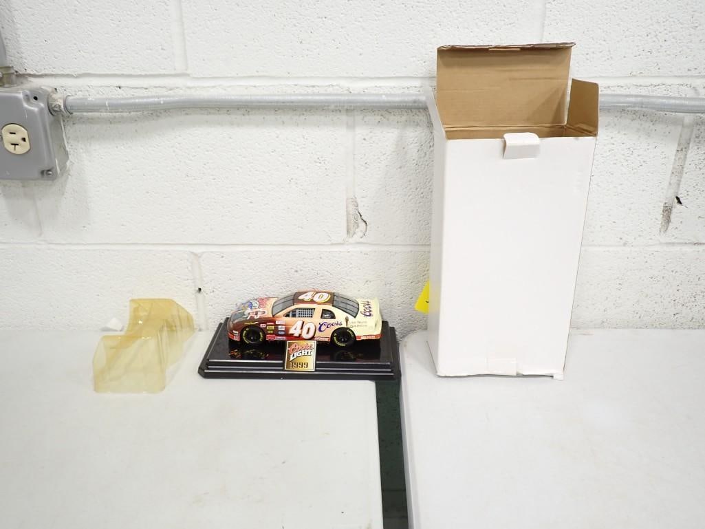 #40 John Wayne Coors Lite 1:24 Scale Die Cast Replica Car in Original Box Racing Champions (1 of 5)