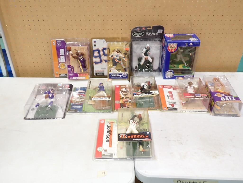 Lot of Sports Collectible Figures incl Brett Favre, Wayne Gretzky, Lonzo Ball, etc (1 of 4)