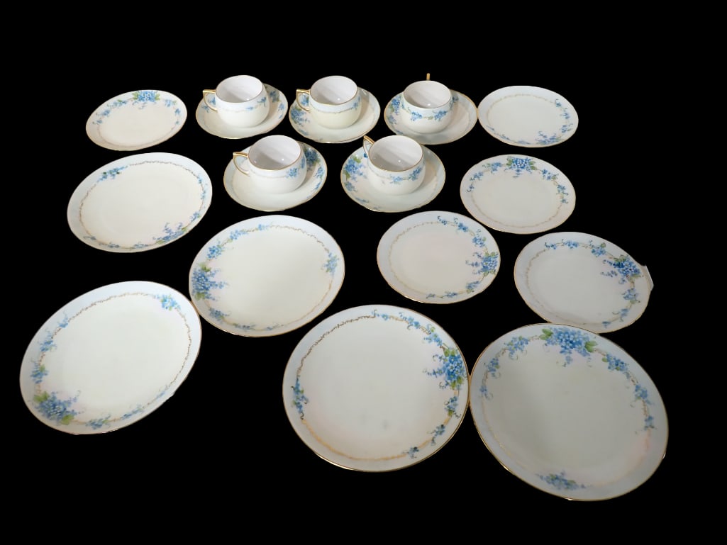 Thomas Bavaria Gold Rim China Set - 5 teacups and saucers, 5 small plates, 5 larger plates (1 of 7)