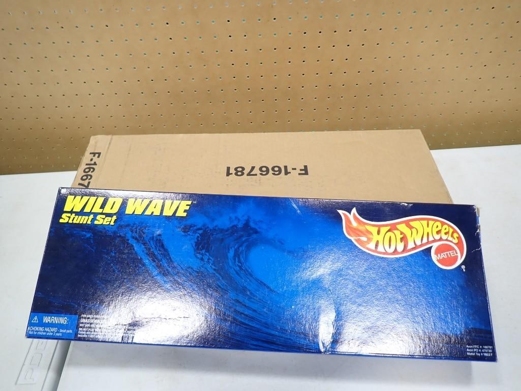 Hot Wheels Wild Wave Stunt Set by Mattel in Open Box with Shipper (1 of 4)