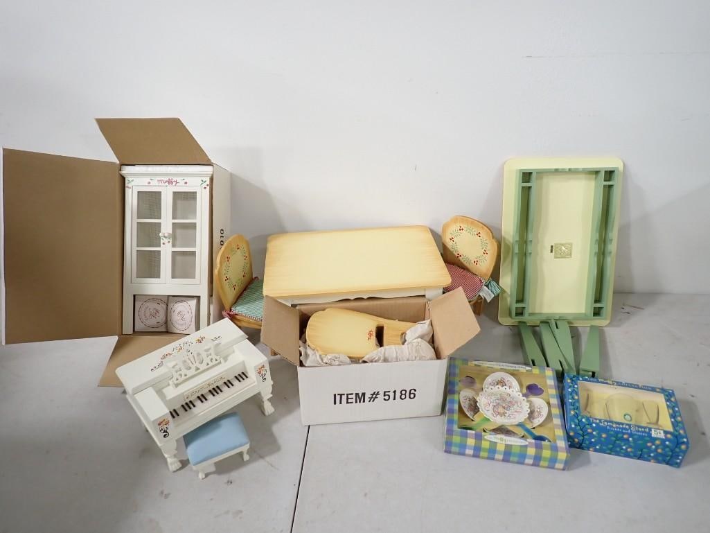 Dollhouse Furniture and Accessories incl The Muffy Collection Lemonade Stand Pitcher and Glasses (1 of 9)