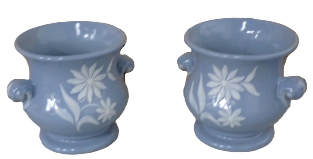 Pair of Abingdon Pottery 558 Floral Blue and White Urns / Planters (1 of 7)