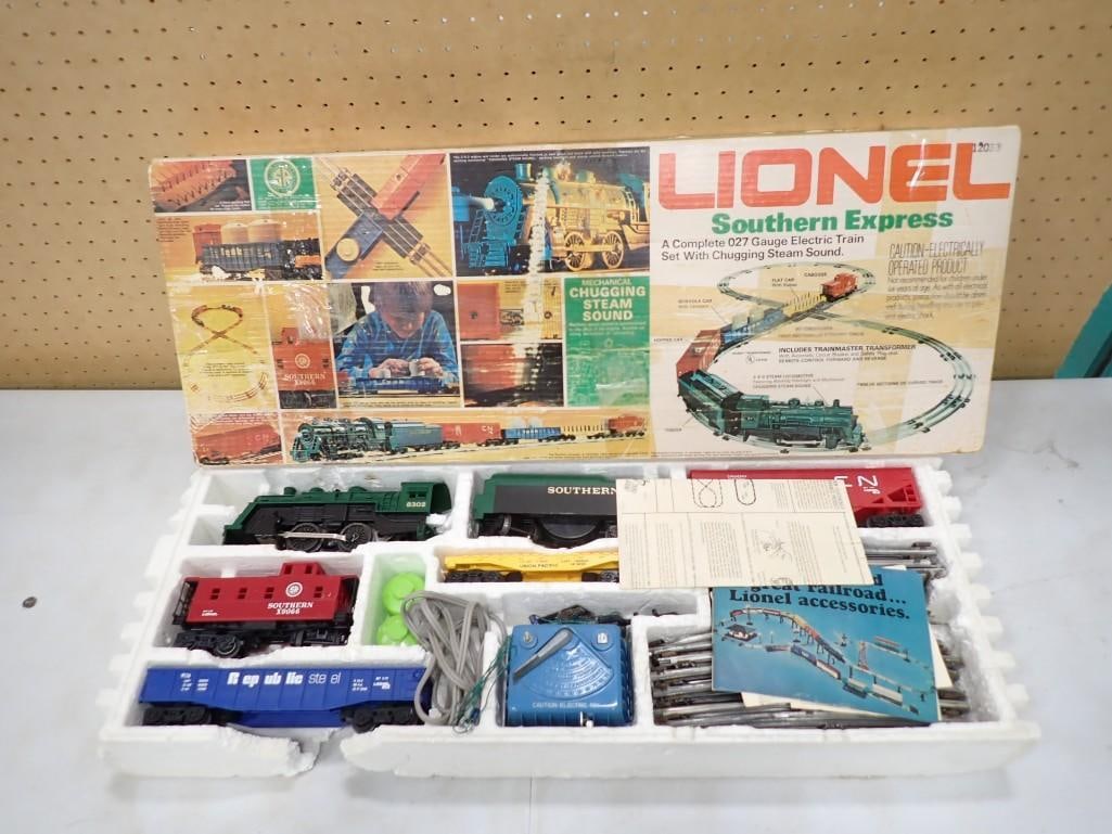Lionel Southern Express Model Train Set (1 of 13)