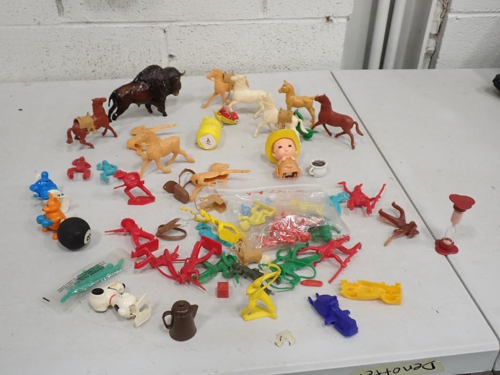 Large Lot of Vintage Plastic Toys including Soldiers, Wind Up, Snoopy, Animals, etc.: Large Lot of Vintage Plastic Toys including Soldiers, Wind Up, Snoopy, Animals, etc.