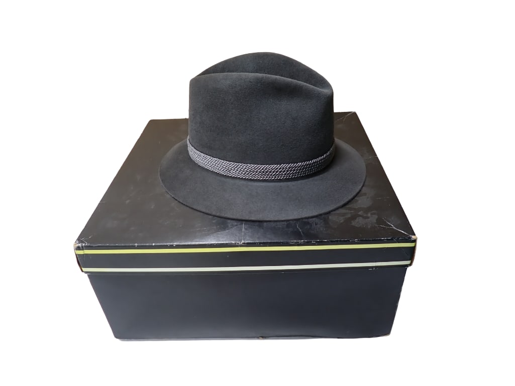 Vintage Dobbs Hunter Mountain Citadel Grey Fedora Hat Size 7R with Box: Vintage Dobbs Hunter Mountain Citadel Grey Fedora Hat Size 7R with Box