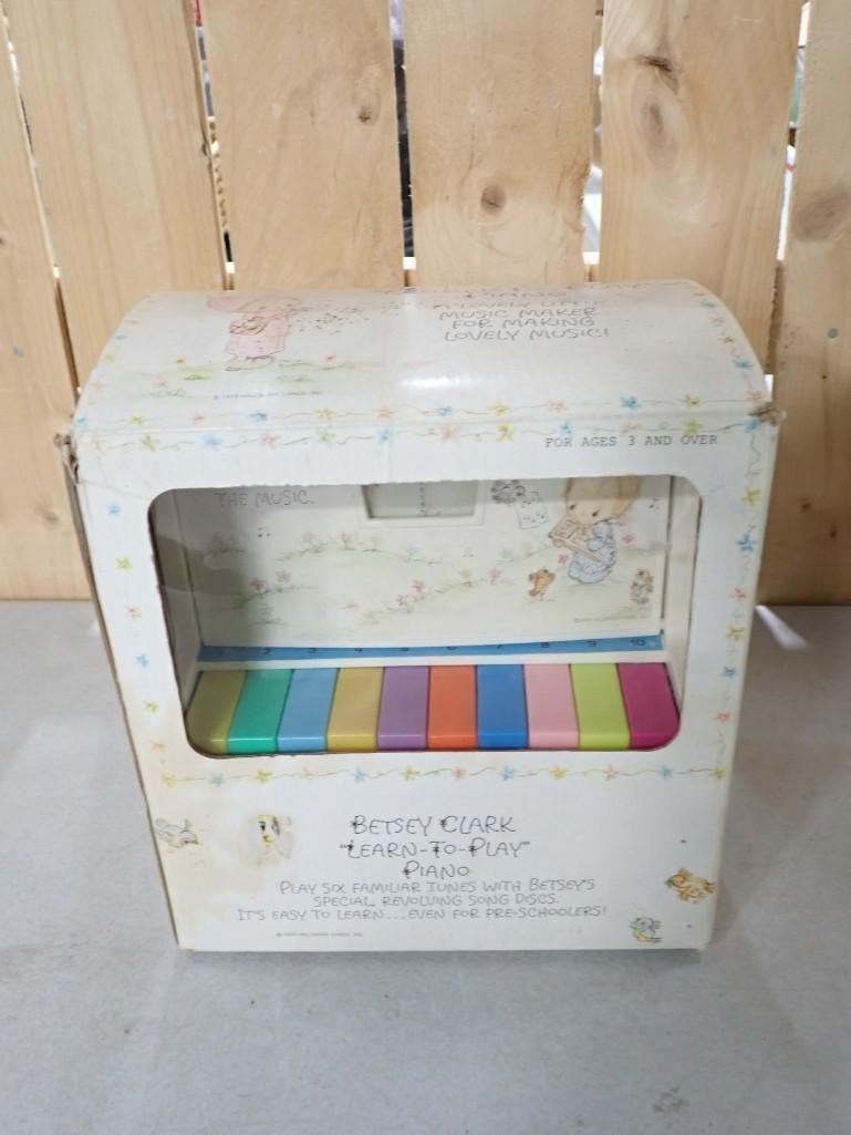 Vtg 1970s Betsey Clark Learn To Play Piano Toy in Original Box by Hallmark: Vintage 1970s Betsey Clark Learn To Play Piano Toy in Original Box by Hallmark