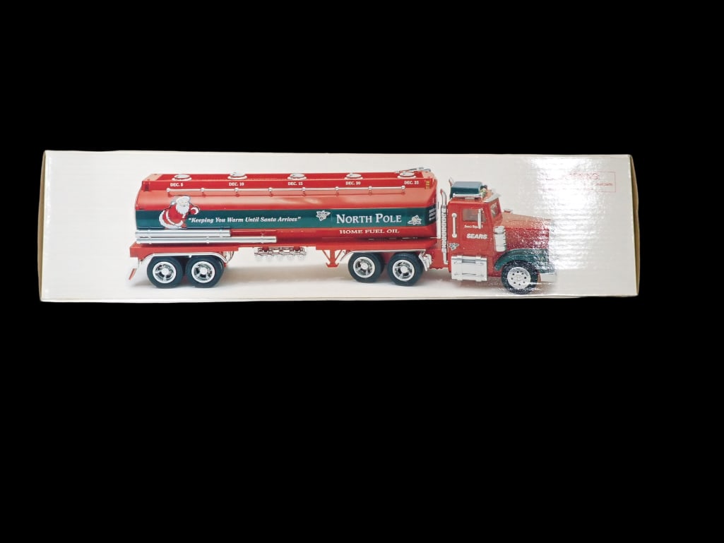 Sears Christmas Santa 18 Wheel Tanker Truck 1:18 Scale New in Box with Shipper (1 of 6)