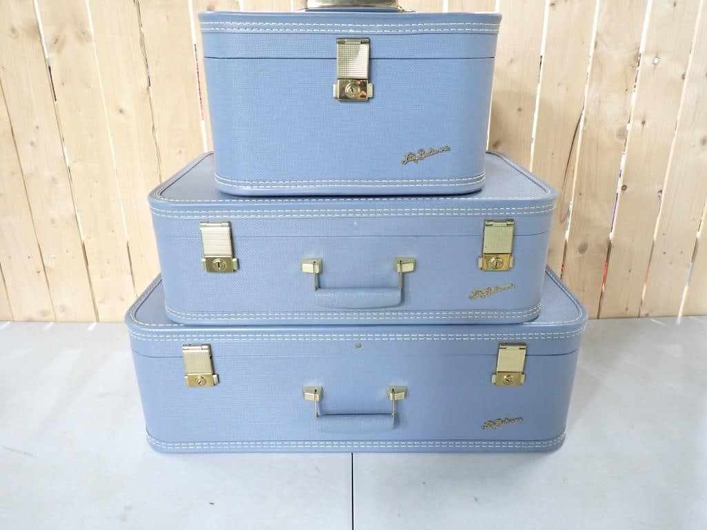 Set of 3 Lady Baltimore Vintage Luggage Suitcases Locked: Set of 3 Lady Baltimore Vintage Luggage Suitcases . All are locked and we were not able to get them open.